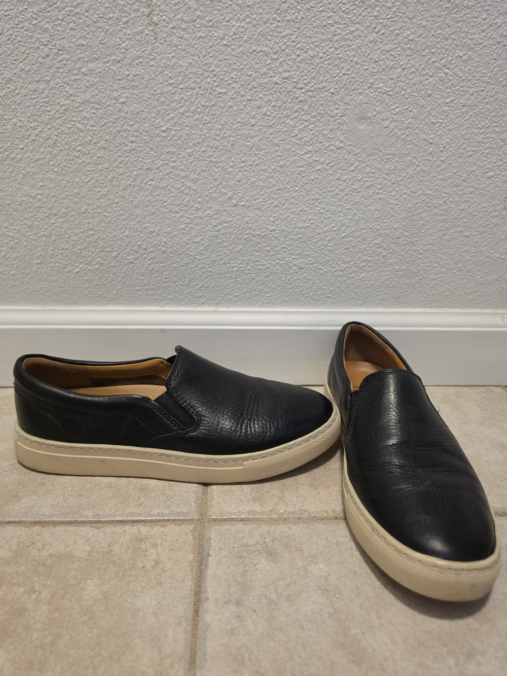 Duluth Trading Co Women's Black Slip-On Leather Sneakers with Cream Sole
